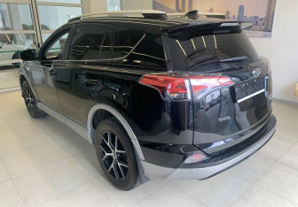 Подержанный автомобиль Toyota RAV4 2017 года (6 фото)