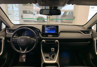 Подержанный автомобиль Toyota RAV4 2020 года (11 фото)