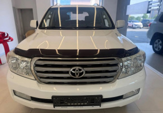 Подержанный автомобиль Toyota Land Cruiser Suv 2011 года (2 фото)