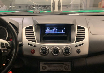 Подержанный автомобиль Mitsubishi L200 2014 года (13 фото)