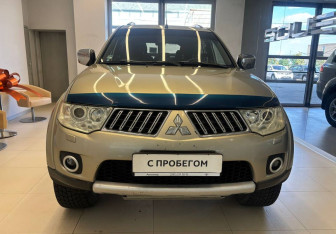 Подержанный автомобиль Mitsubishi Pajero Sport 2010 года (2 фото)