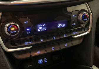 Подержанный автомобиль Hyundai Santa Fe 2018 года (22 фото)