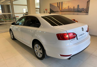 Подержанный автомобиль Volkswagen Jetta Sedan 2013 года (6 фото)