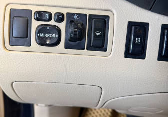 Подержанный автомобиль Toyota Avensis Liftback 2003 года (18 фото)