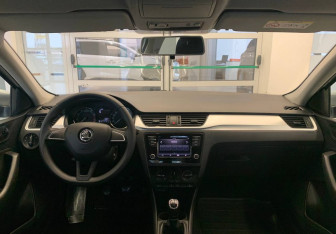 Подержанный автомобиль Skoda Rapid Liftback 2017 года (12 фото)