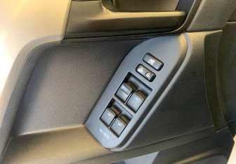 Подержанный автомобиль Toyota Land Cruiser Prado 2018 года (17 фото)