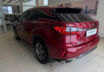 Подержанный автомобиль Lexus RX 2019 года (6 фото)