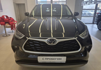Подержанный автомобиль Toyota Highlander 2023 года (2 фото)