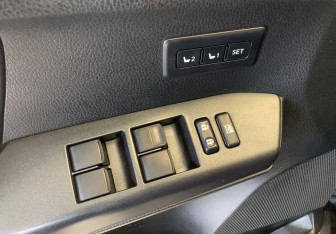 Подержанный автомобиль Toyota RAV4 2017 года (17 фото)