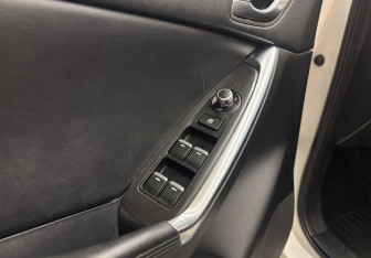 Подержанный автомобиль Mazda CX-5 2015 года (18 фото)