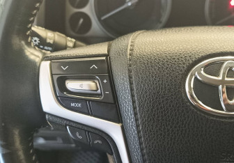 Подержанный автомобиль Toyota Land Cruiser Suv 2015 года (18 фото)