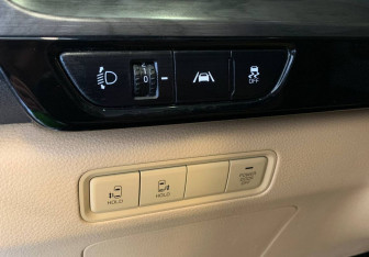 Подержанный автомобиль Kia Carnival 2021 года (22 фото)