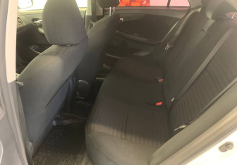 Подержанный автомобиль Toyota Corolla Sedan 2013 года (10 фото)