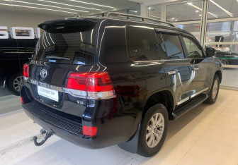 Подержанный автомобиль Toyota Land Cruiser Suv 2015 года (4 фото)