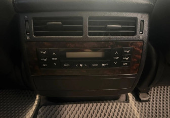 Подержанный автомобиль Toyota Land Cruiser Suv 2011 года (29 фото)