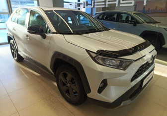 Подержанный автомобиль Toyota RAV4 2022 года (3 фото)