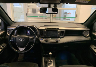 Подержанный автомобиль Toyota RAV4 2019 года (12 фото)