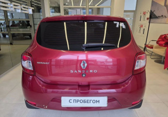 Подержанный автомобиль Renault Sandero 2014 года (5 фото)