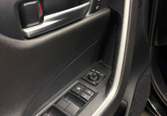 Подержанный автомобиль Toyota RAV4 2021 года (20 фото)