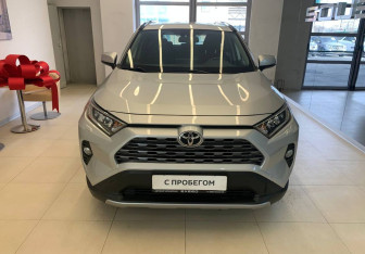 Подержанный автомобиль Toyota RAV4 2021 года (2 фото)