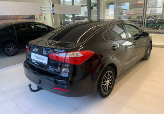 Подержанный автомобиль Kia Cerato Sedan 2015 года (4 фото)
