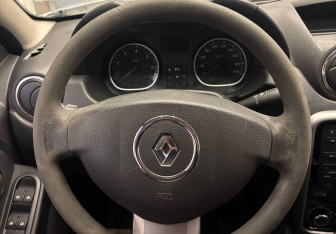 Подержанный автомобиль Renault Duster 2012 года (9 фото)