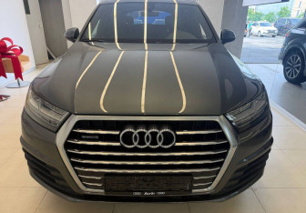 Подержанный автомобиль Audi Q7 2016 года (2 фото)