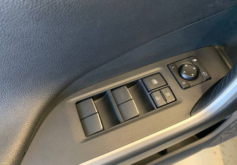 Подержанный автомобиль Toyota RAV4 2019 года (18 фото)