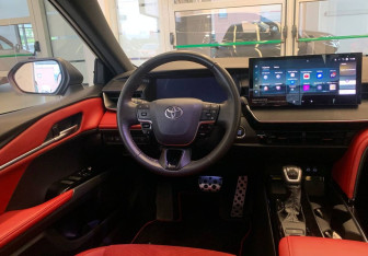 Подержанный автомобиль Toyota Camry Sedan 2024 года (8 фото)