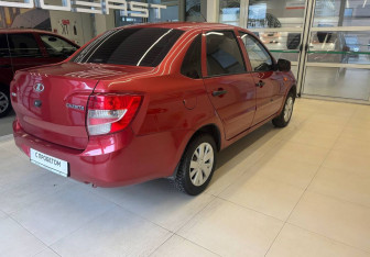 Подержанный автомобиль LADA (ВАЗ) Granta Sedan 2012 года (4 фото)