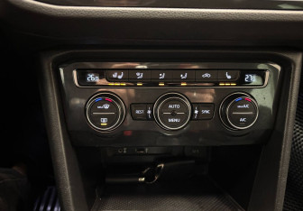 Подержанный автомобиль Volkswagen Tiguan 2017 года (24 фото)