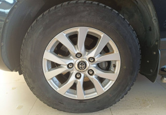 Подержанный автомобиль Toyota Land Cruiser Suv 2015 года (15 фото)