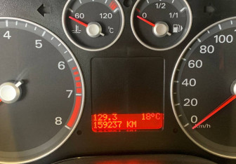 Подержанный автомобиль Ford Focus Hatchback 2007 года (10 фото)