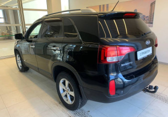 Подержанный автомобиль Kia Sorento 2013 года (6 фото)