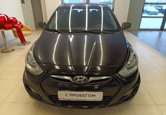 Подержанный автомобиль Hyundai Solaris Hatchback 2012 года (2 фото)