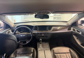 Подержанный автомобиль Hyundai Genesis 2015 года (11 фото)