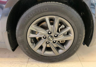 Подержанный автомобиль Kia Optima Sedan 2019 года (15 фото)