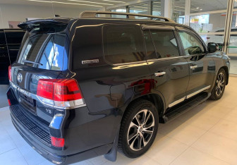 Подержанный автомобиль Toyota Land Cruiser Suv 2020 года (4 фото)