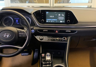 Подержанный автомобиль Hyundai Sonata 2019 года (12 фото)