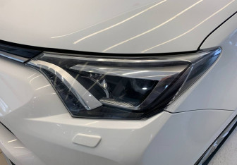 Подержанный автомобиль Toyota RAV4 2018 года (15 фото)