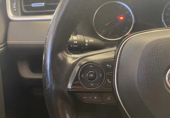 Подержанный автомобиль Toyota RAV4 2020 года (18 фото)