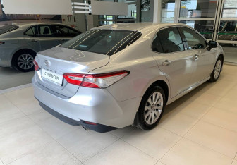 Подержанный автомобиль Toyota Camry Sedan 2020 года (4 фото)
