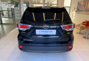 Подержанный автомобиль Toyota Highlander 2014 года (5 фото)