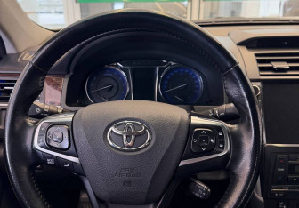 Подержанный автомобиль Toyota Camry Sedan 2018 года (16 фото)
