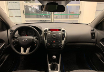 Подержанный автомобиль Kia Ceed Wagon 2011 года (11 фото)