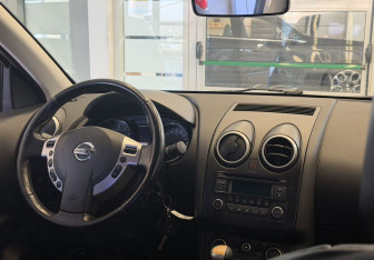 Подержанный автомобиль Nissan Qashqai 2011 года (12 фото)