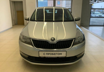 Подержанный автомобиль Skoda Rapid Liftback 2017 года (2 фото)