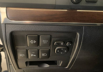 Подержанный автомобиль Toyota Land Cruiser Suv 2015 года (23 фото)