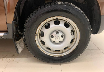 Подержанный автомобиль Renault Duster 2012 года (16 фото)