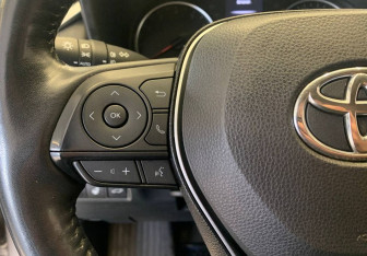 Подержанный автомобиль Toyota RAV4 2021 года (17 фото)